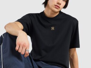 NY Yankees Metallic Embroidered Large T‑Shirt